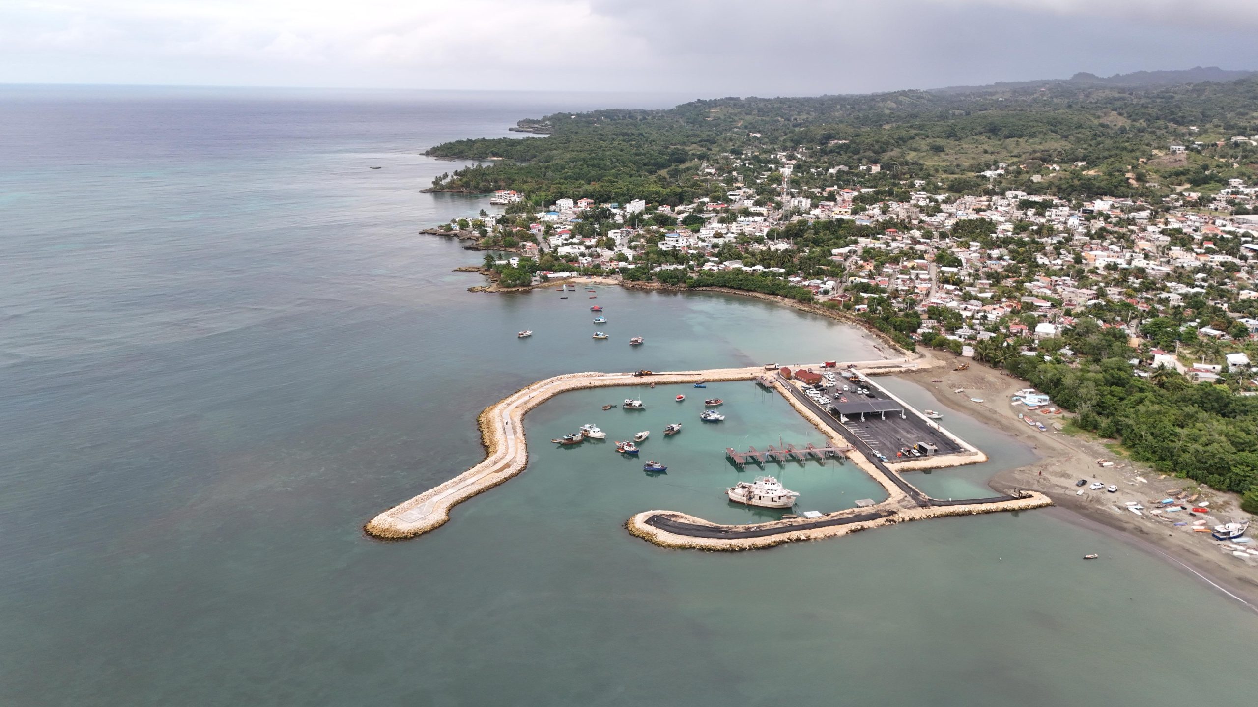 Presidente Luis Abinader inaugura muelle turístico y pesquero en Río ...